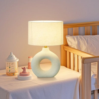 19 cm keraminė stalinė lempa su pintu gaubtu