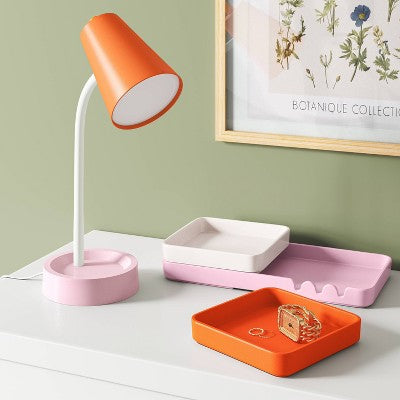 Oranžinė ir rožinė stalinė lempa darbui
