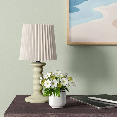 Mini stalinė lempa su klostuotu žaliu gaubtu