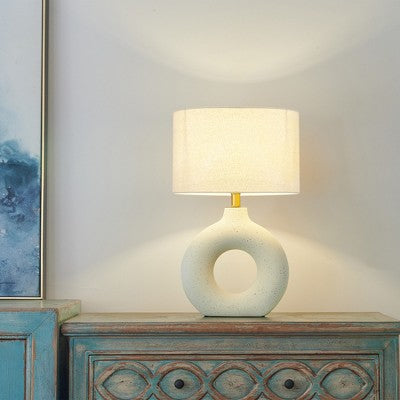 19 cm keraminė stalinė lempa su pintu gaubtu